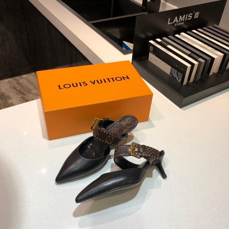 Louis Vuitton shoes Style 203 - top view showing design