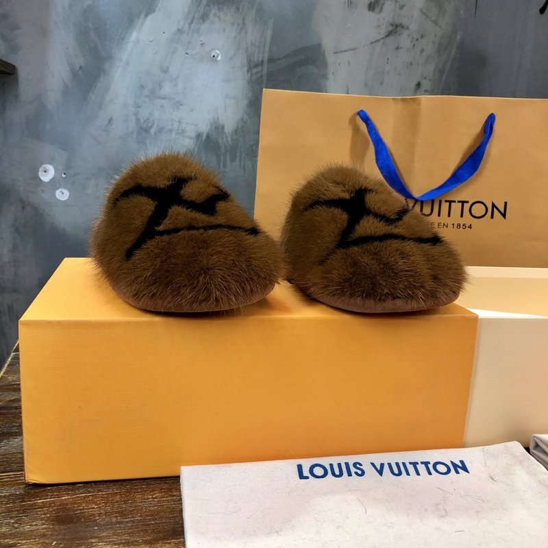 Styling view of Louis Vuitton luxury piece style No.129