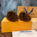 Styling view of Louis Vuitton luxury piece style No.129