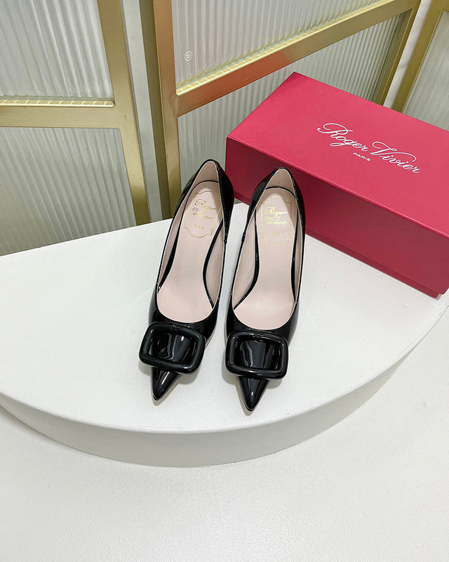 Front view of Roger Vivier luxury piece style No.095