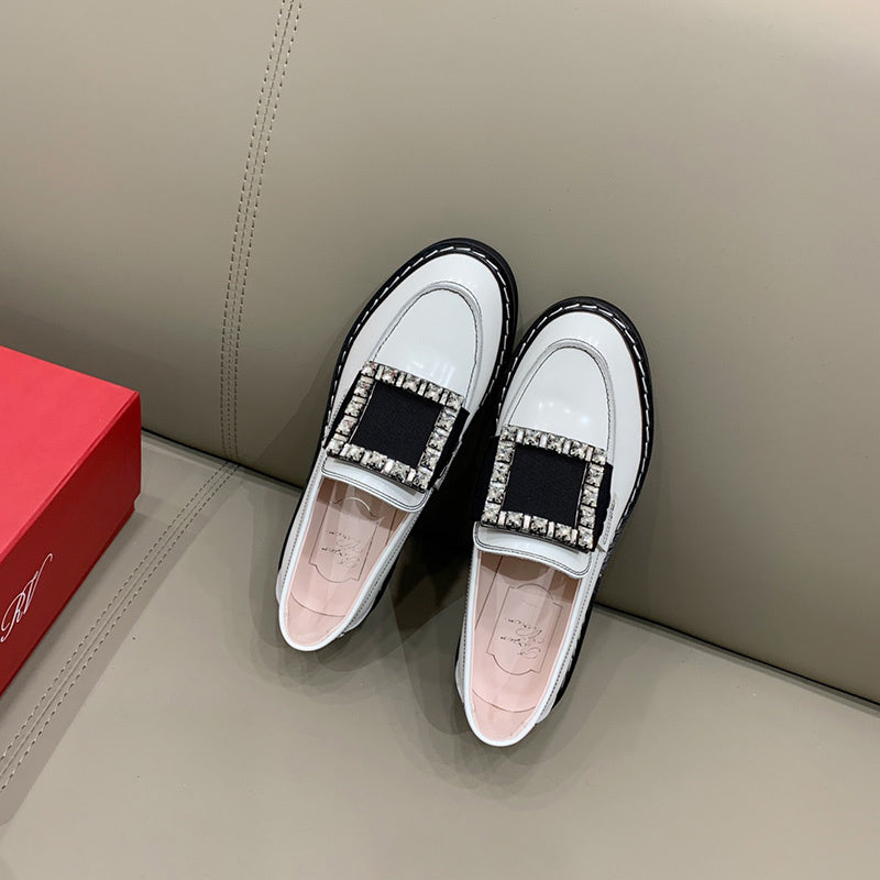 Front view of Roger Vivier luxury piece style No.075