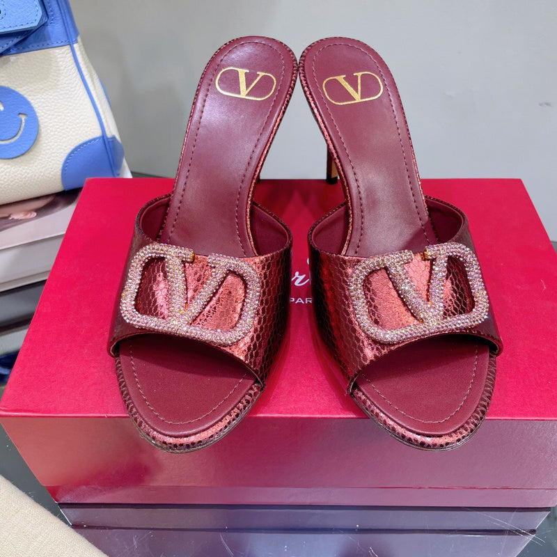 Styling view of Valentino Garavani luxury piece style No.233