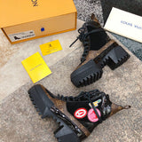 Three-quarter angle view of Louis Vuitton luxury piece style No.170