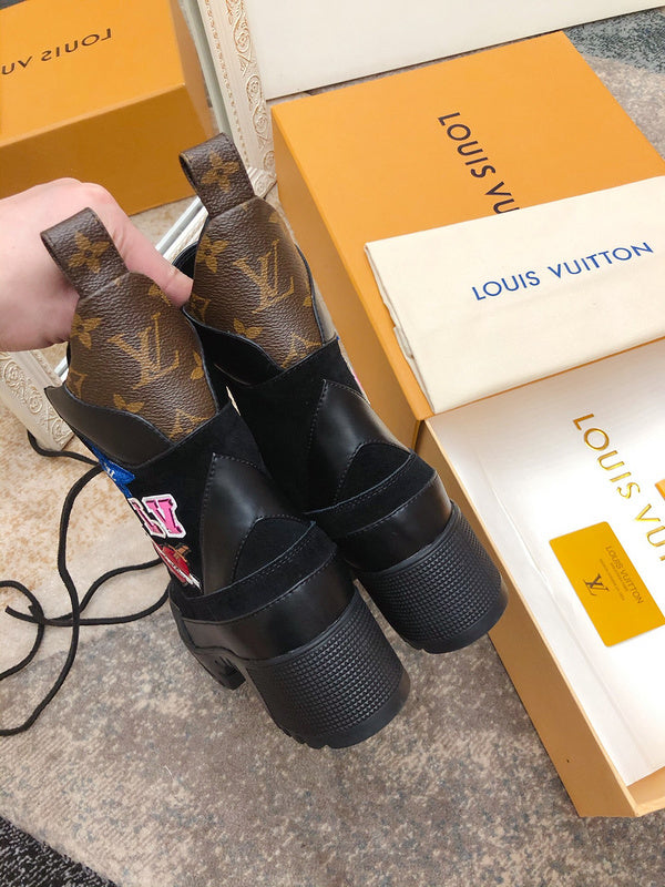 Side profile view of Louis Vuitton luxury piece style No.168