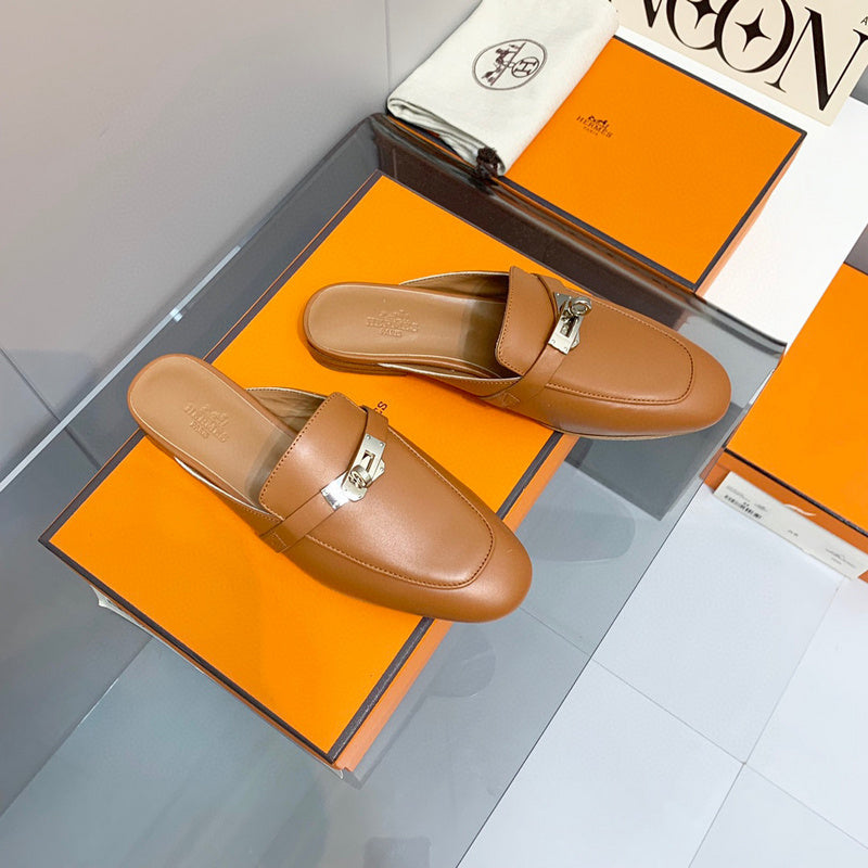 Hermès Beige Platform Sandals - Heel Detail View