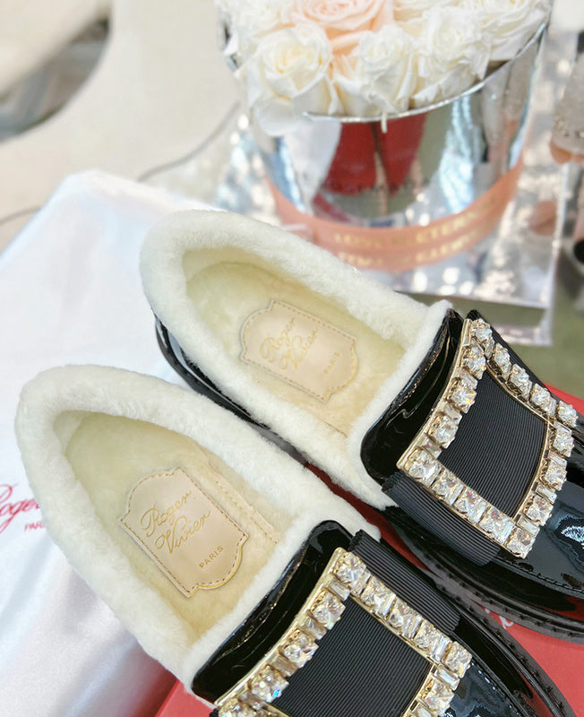 Side profile view of Roger Vivier luxury piece style No.087