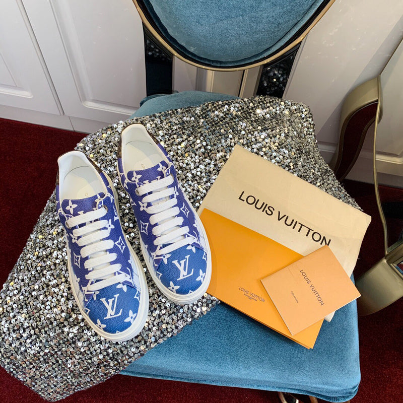Back view of Louis Vuitton luxury piece style No.096