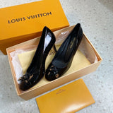 Texture and finish detail of Louis Vuitton luxury piece style No.163