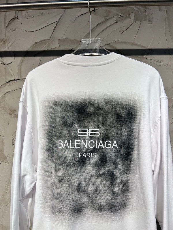 Styling view of Balenciaga luxury piece style No.055
