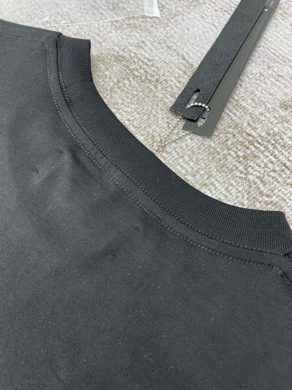 Front view of Amiri luxury piece style No.050