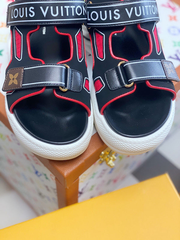 Three-quarter angle view of Louis Vuitton luxury piece style No.114