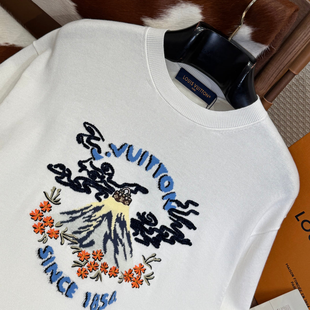 Louis Vuitton T-Shirts- Louis Vuitton Lou T-shirt Casual Everyday Designer Tee