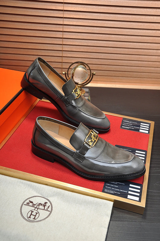 Hermès Red Low-Top Sneakers - Toe Detail View