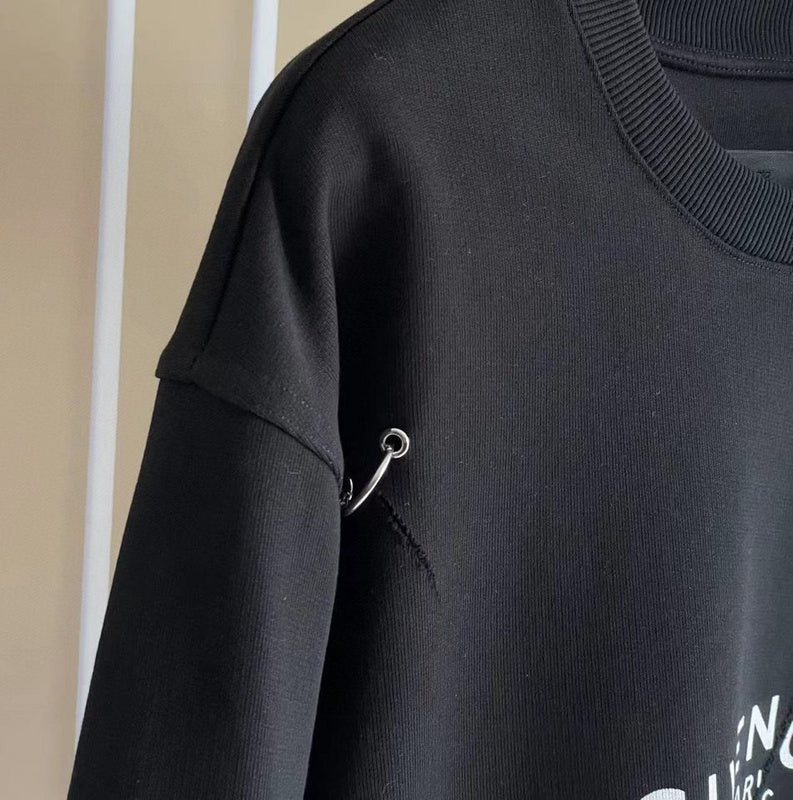 Three-quarter angle view of Givenchy luxury piece style No.172