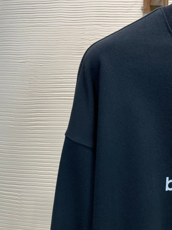 Styling view of Balenciaga luxury piece style No.189