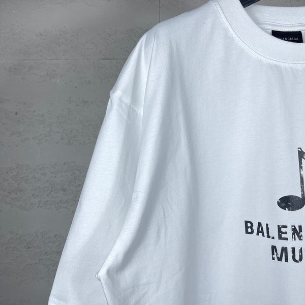 Three-quarter angle view of Balenciaga luxury piece style No.095
