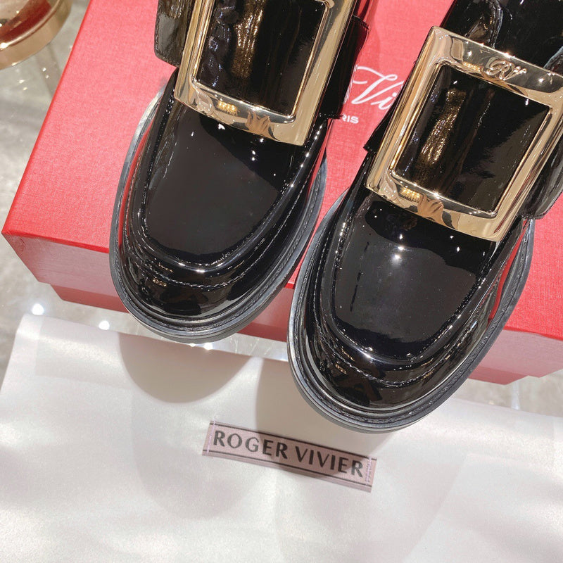 Close-up detail view of Roger Vivier luxury piece style No.042