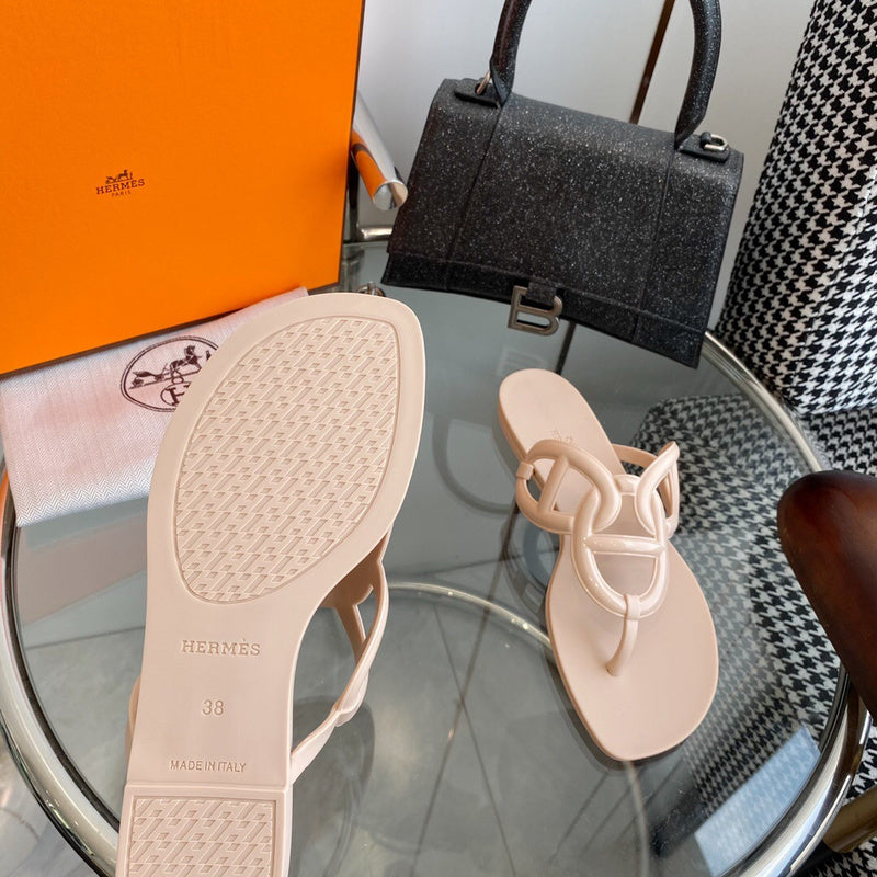 Hermès White Chelsea Boots - Heel Detail View