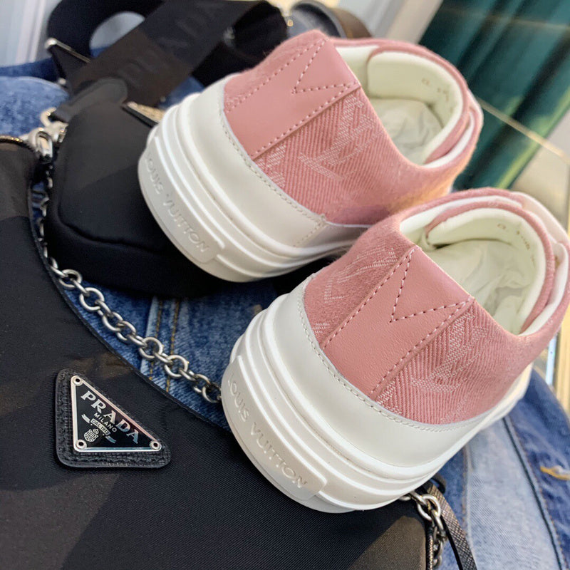 Full silhouette view of Louis Vuitton luxury piece style No.102