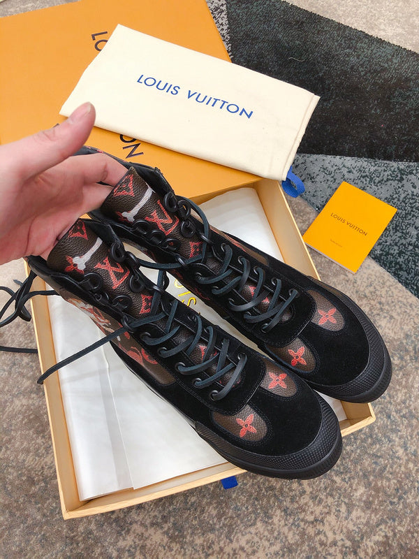 Front view of Louis Vuitton luxury piece style No.172