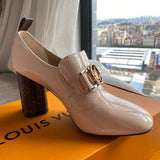 Side profile view of Louis Vuitton luxury piece style No.005