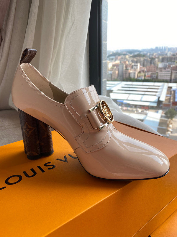 Louis Vuitton designer shoes full view