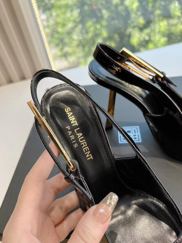 Three-quarter angle view of Saint Laurent luxury piece style No.009