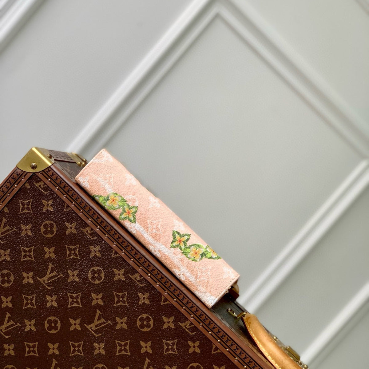 Louis Vuitton Wallets- Louis Vuitton Lou Gaston Wearable Wallet Elegant Everyday Leather Wallet