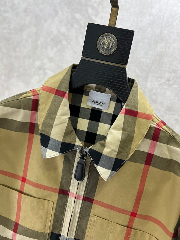 Back view of Burberry luxury piece style No.424