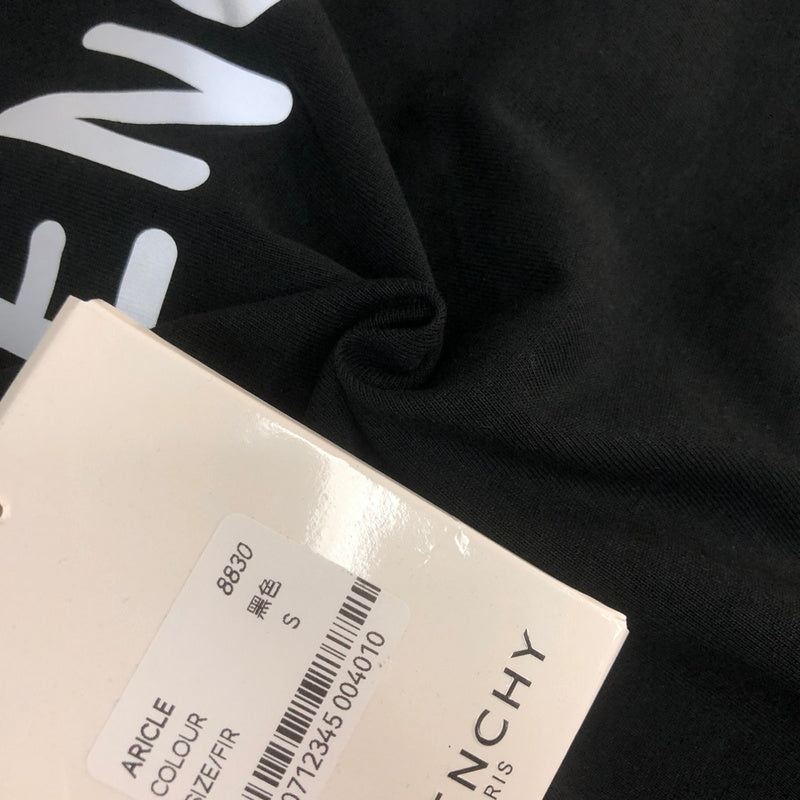 Styling view of Givenchy luxury piece style No.215