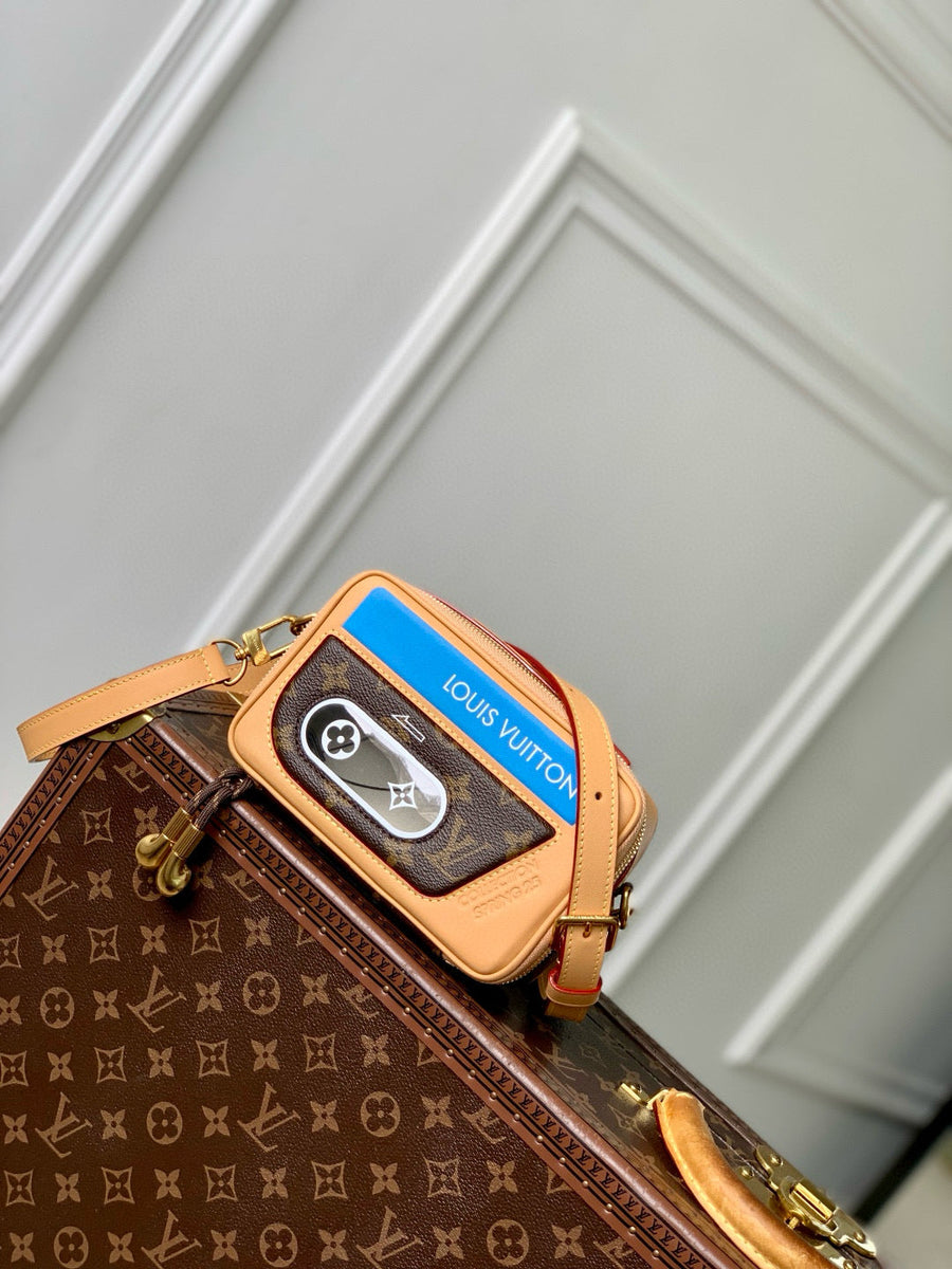 Louis Vuitton Wallets- Louis Vuitton Lou Baladeur Wearable Wallet Compact Luxury Card Wallet