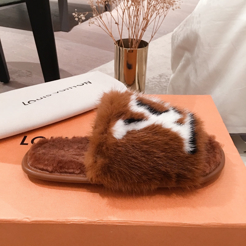 Styling view of Louis Vuitton luxury piece style No.034