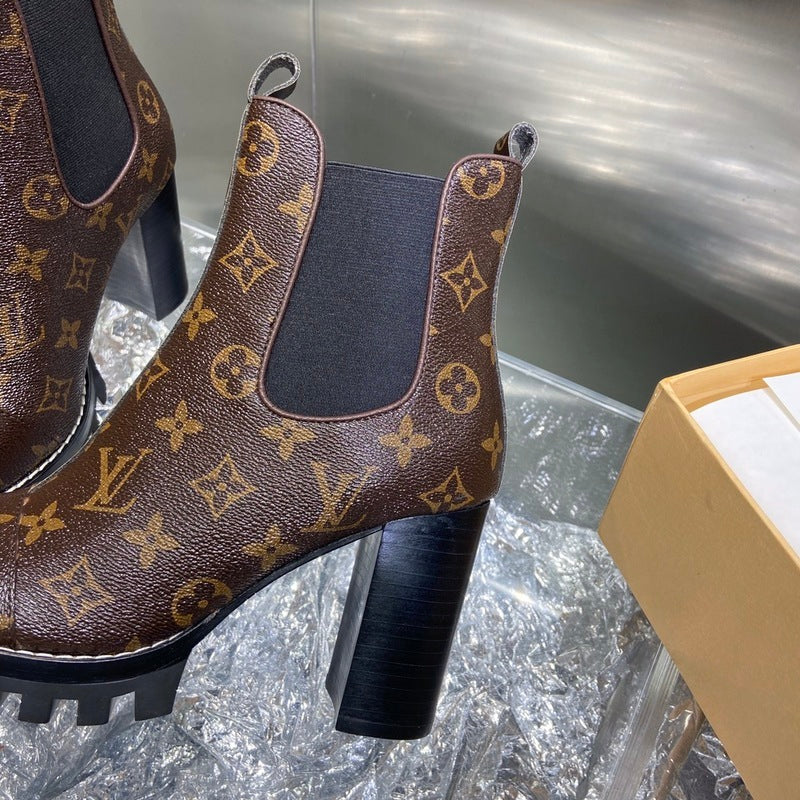 Louis Vuitton Beige Block Heel Pumps - Sole Detail View
