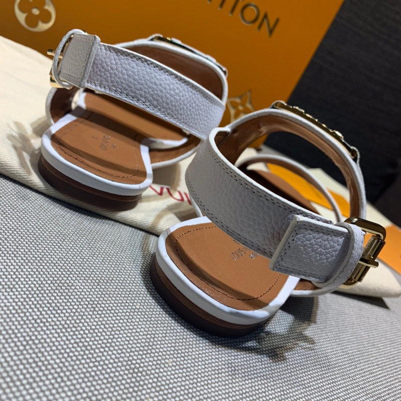 Three-quarter angle view of Louis Vuitton luxury piece style No.046
