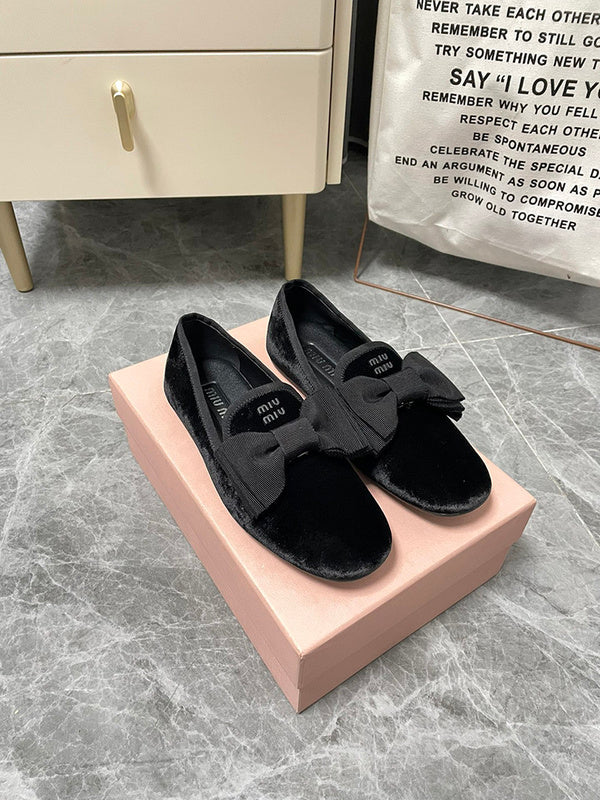 Side profile view of Miu Miu luxury piece style No.088