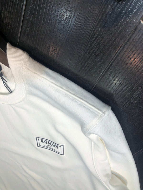 Styling view of Balmain luxury piece style No.040