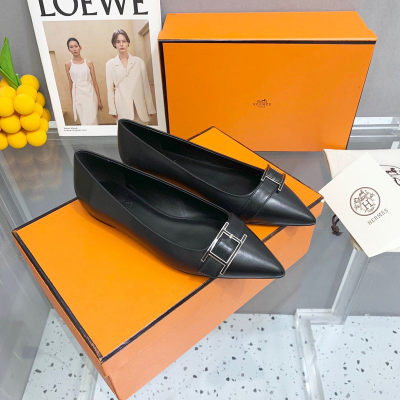 Hermès White Classic Ballet Flats - Heel Detail View