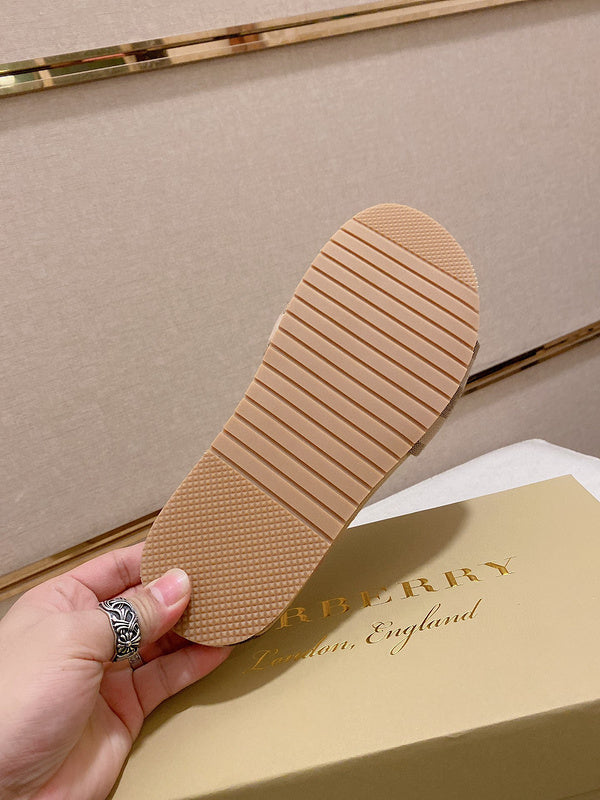 Burberry shoes Style 028 - logo and branding close-up