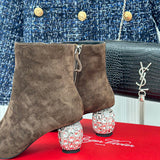 Front view of Roger Vivier luxury piece style No.074