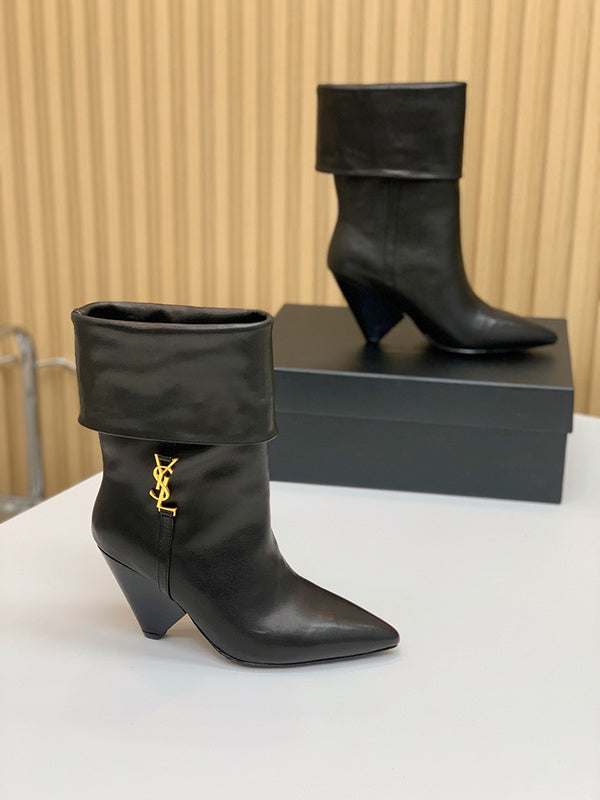Full silhouette view of Saint Laurent luxury piece style No.040
