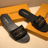 Front view of Louis Vuitton luxury piece style No.079