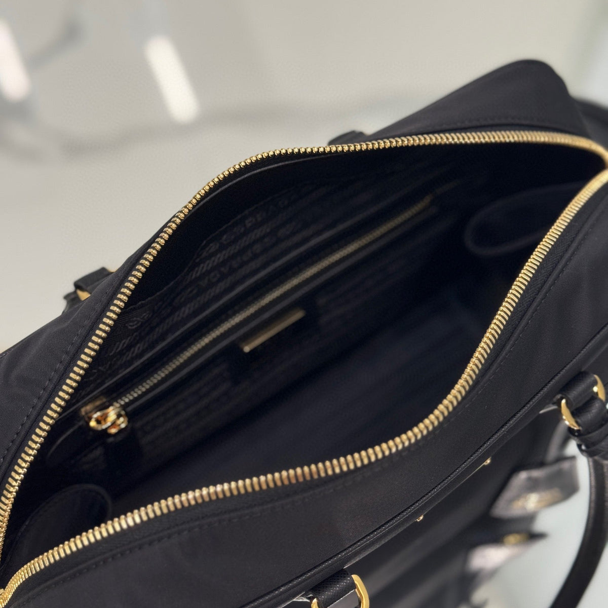 Bags- Pd Re-edition 1978 Medium Bag Elegant Everyday Designer Handbag