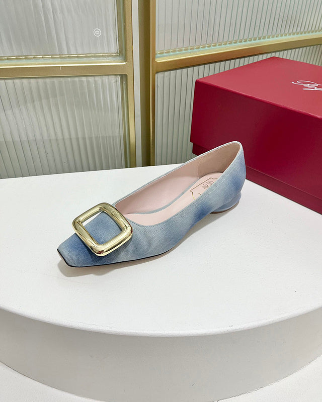 Texture and finish detail of Roger Vivier luxury piece style No.103