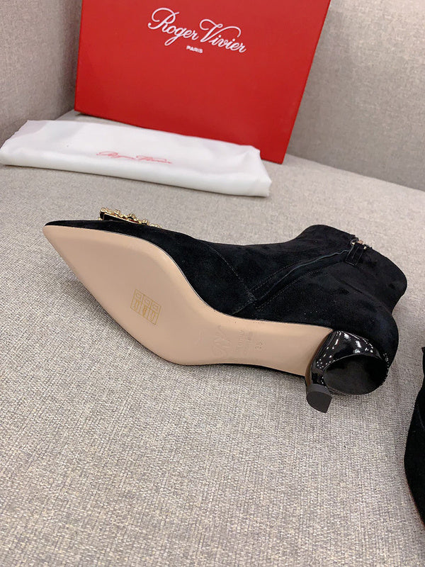 Back view of Roger Vivier luxury piece style No.061