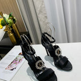 Front view of Louis Vuitton luxury piece style No.018