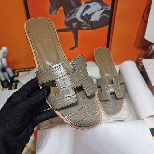 Hermes sandals Style 110 - texture and material detail
