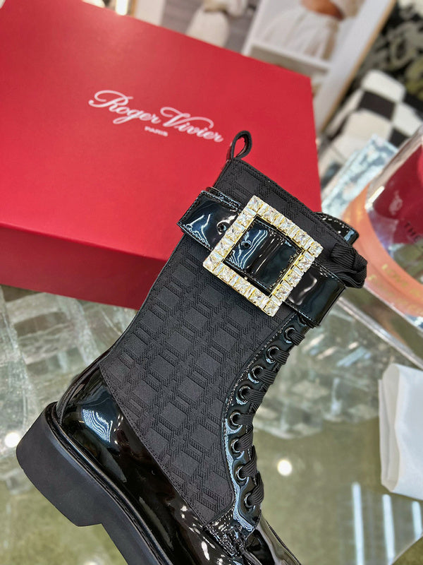 Back view of Roger Vivier luxury piece style No.084