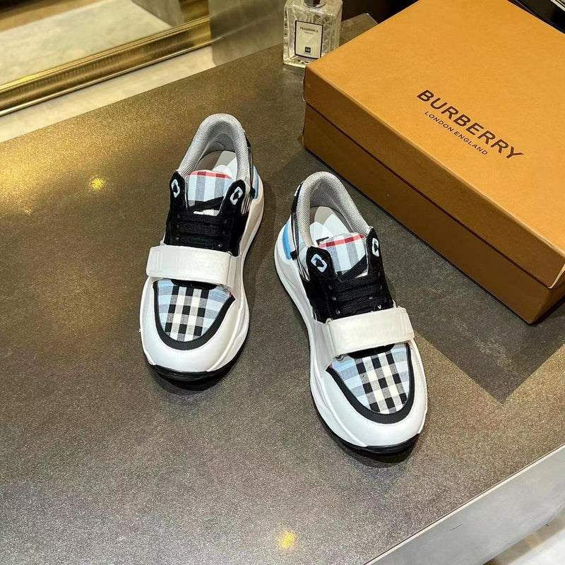 Burberry shoes Style 071 - packaging and accessories