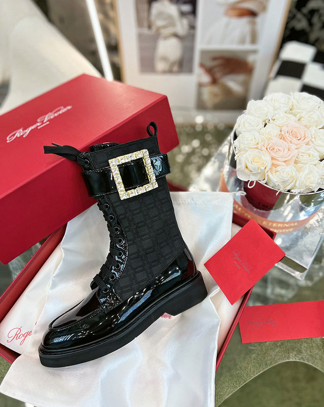 Close-up detail view of Roger Vivier luxury piece style No.084