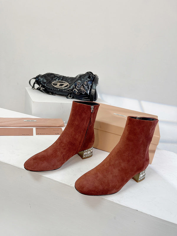 Three-quarter angle view of Miu Miu luxury piece style No.128